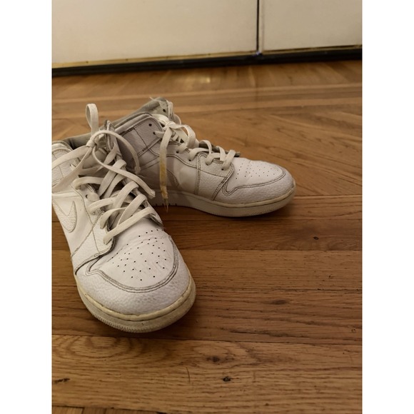 Nike Air Jordan 1 Mid Shoes Youth Size 7Y Leather Triple White GS 554725-104 - Picture 8 of 8